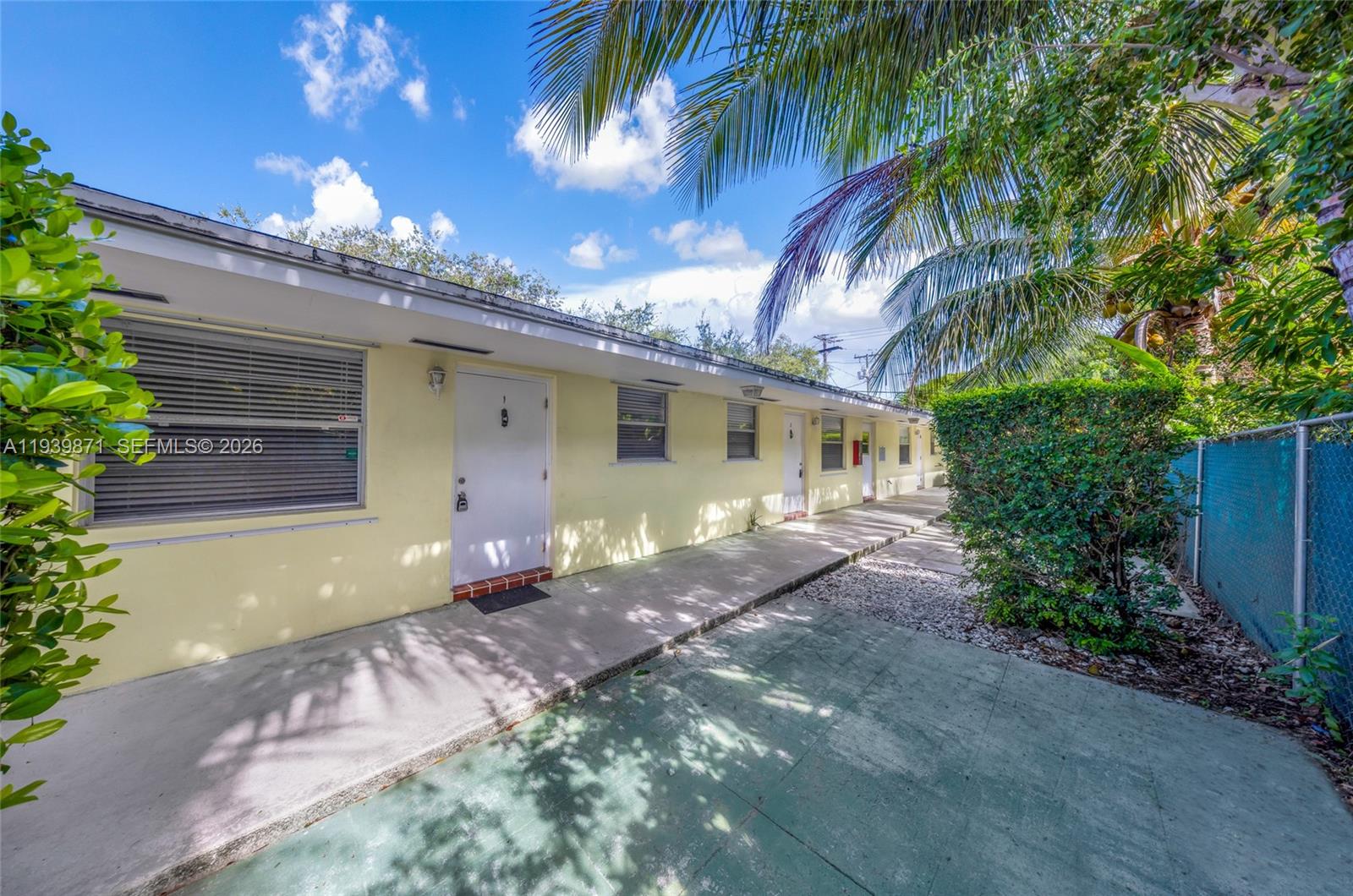 NORTH LAKE WORTH - Residential Income