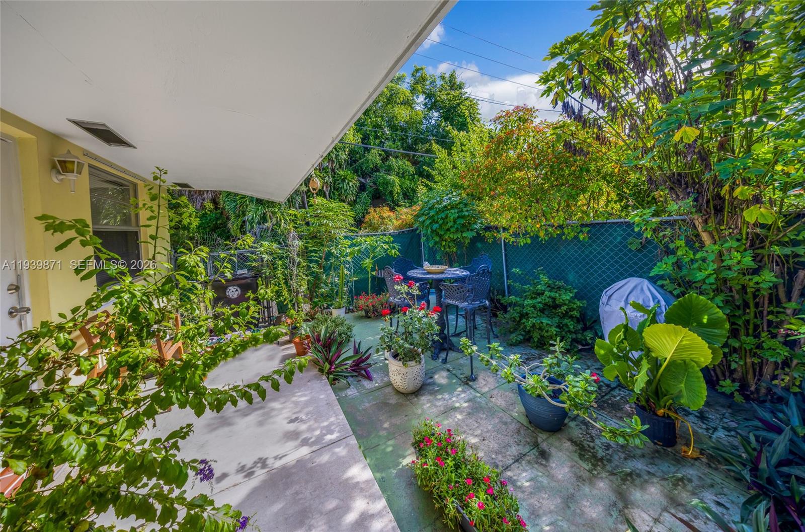 NORTH LAKE WORTH - Residential Income