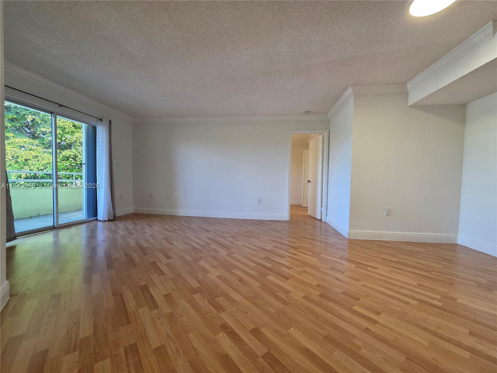 Spacious Palm Cove condo on the 3rd floor in excellent condition 2 bedrooms 2 baths, updated kitchen and remodeled bathrooms, laminate wood floors, full size washer and dryer inside the unit. Two Master Bedrooms each with a Private Bathroom. One block away from Miami Dade College. No Elevator.