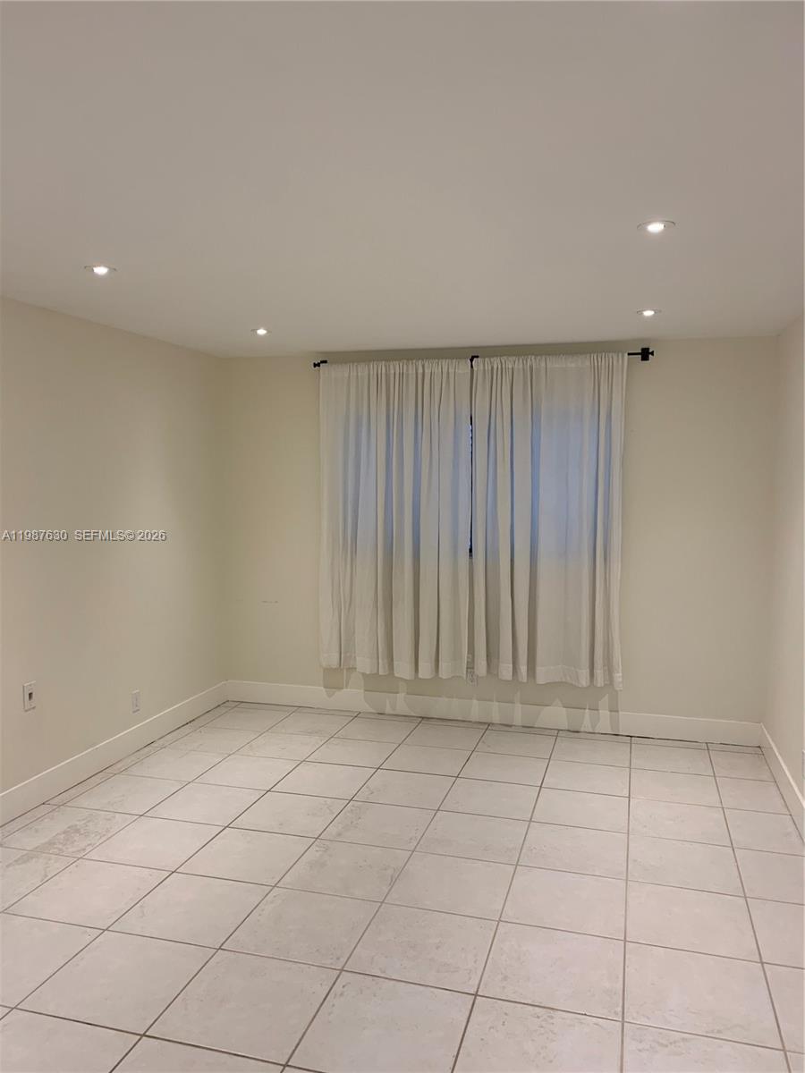 ROYAL CARIBBEAN CLUB COND - Residential Lease