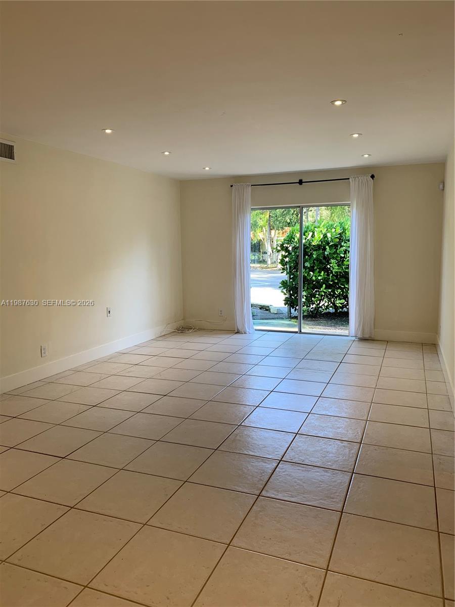 ROYAL CARIBBEAN CLUB COND - Residential Lease