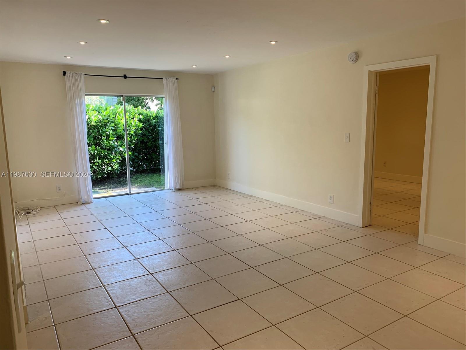 ROYAL CARIBBEAN CLUB COND - Residential Lease