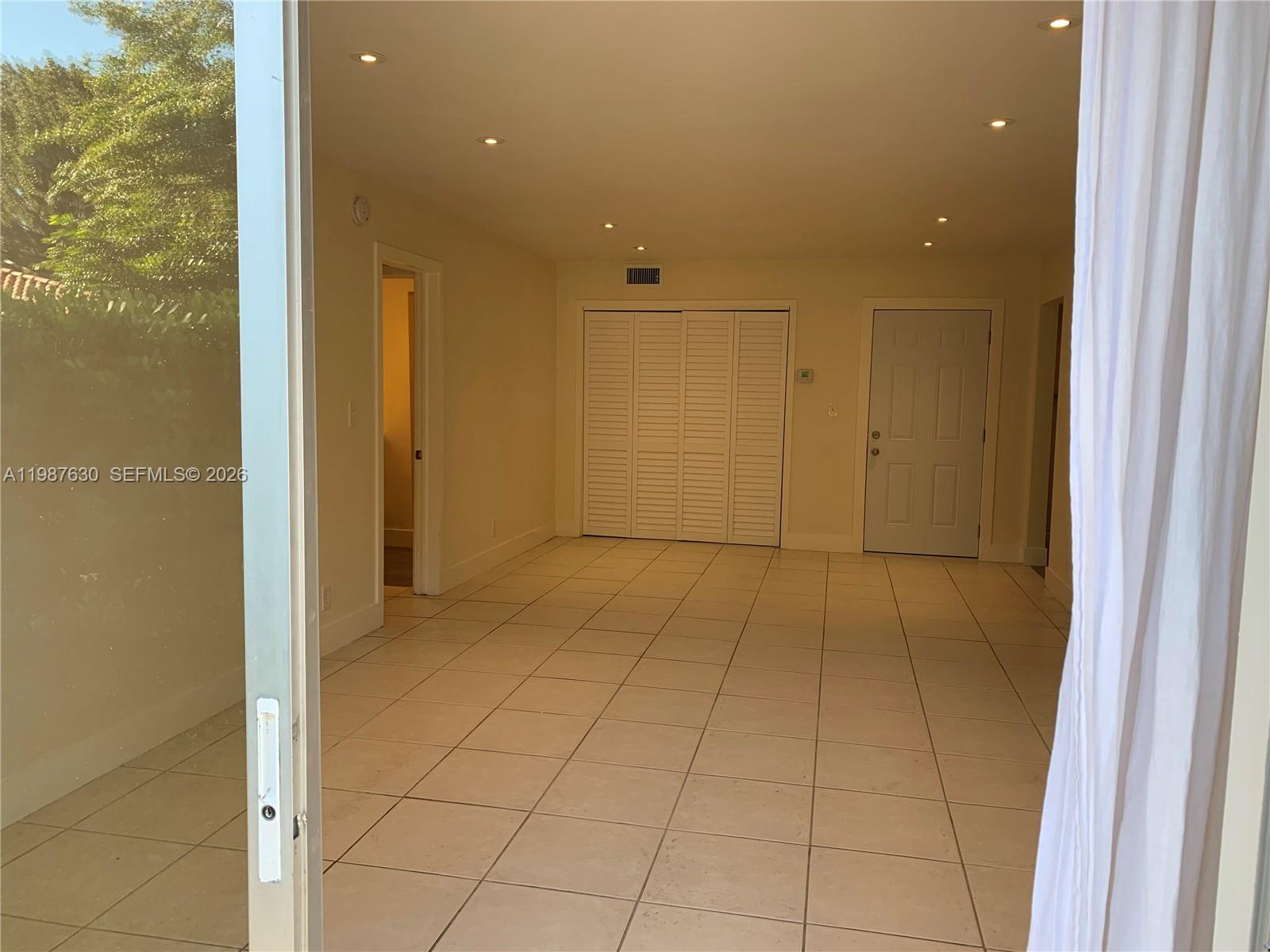 ROYAL CARIBBEAN CLUB COND - Residential Lease