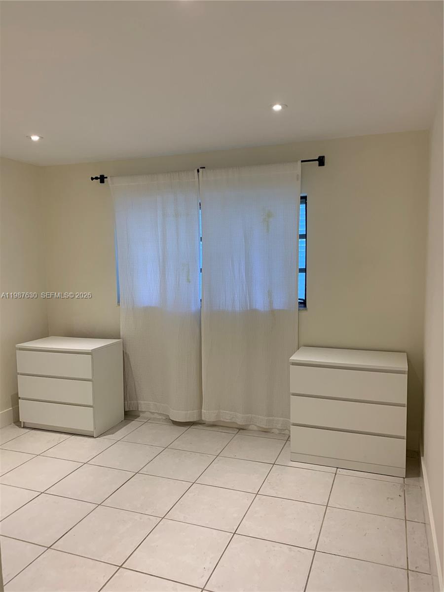 ROYAL CARIBBEAN CLUB COND - Residential Lease