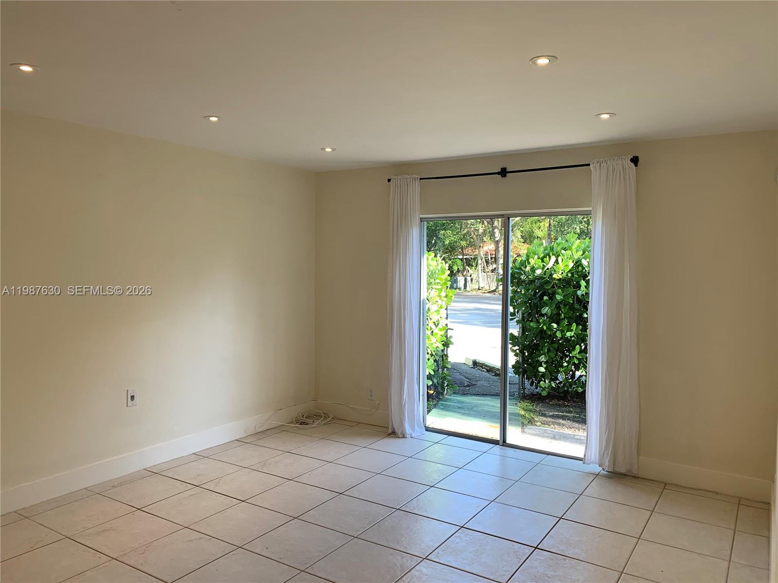 ROYAL CARIBBEAN CLUB COND - Residential Lease