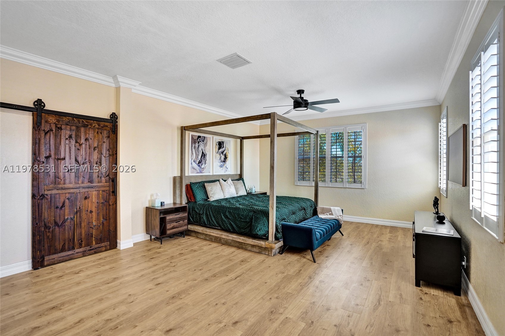 3402 Vanderbilt Dr