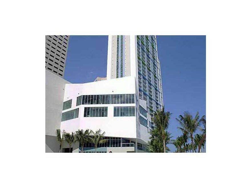 LUXURY LIVING 1/1 AT ONE MIAMI. RIGHT IN THE HEART OF WHERE THE BAY MEETS THE RIVER. BEAUTIFUL VIEWS OF THE BAY, MIAMI ARENA, MIAMI BEACH. AMENITIES INCLUDE GYM, PARTY ROOM, POOL, VALET AND MUCH MORE.....