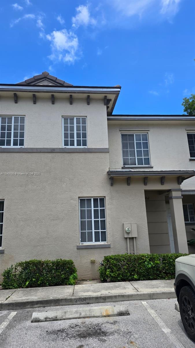 Nice 3/2 condo. Large living room with a nice kitchen. Wonderful area. Washer and Dryer inside unit! Quiet neighborhood. Pool & Tennis courts. See broker remarks.