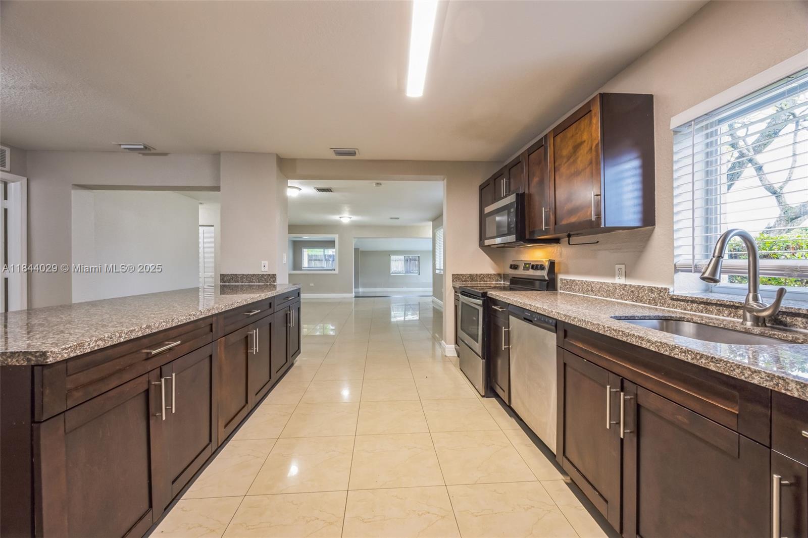 2041 Acapulco Dr, Miramar, FL, 33023/$642,000 1 2041 Acapulco Dr