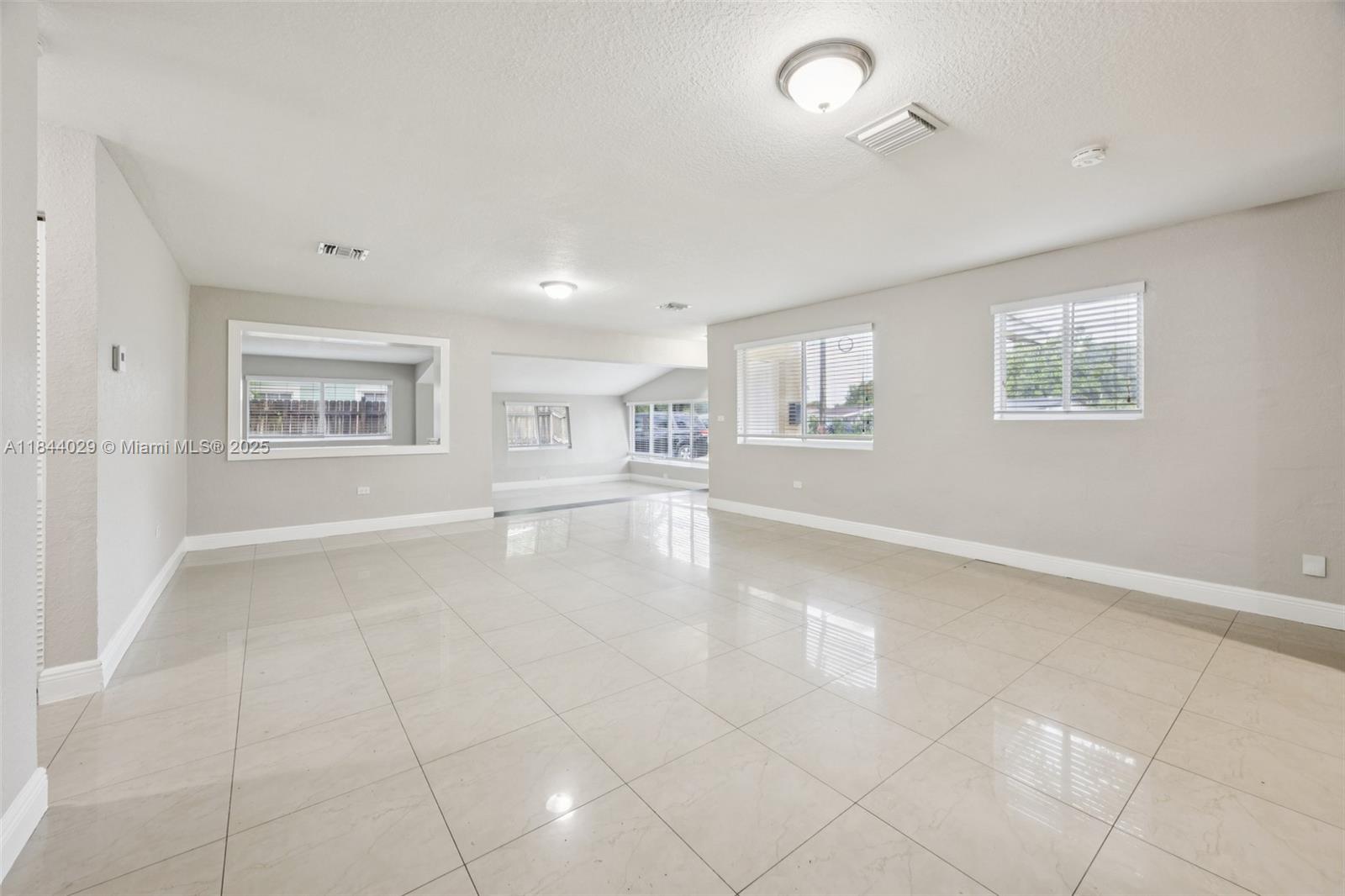 2041 Acapulco Dr, Miramar, FL, 33023/$642,000 2 2041 Acapulco Dr