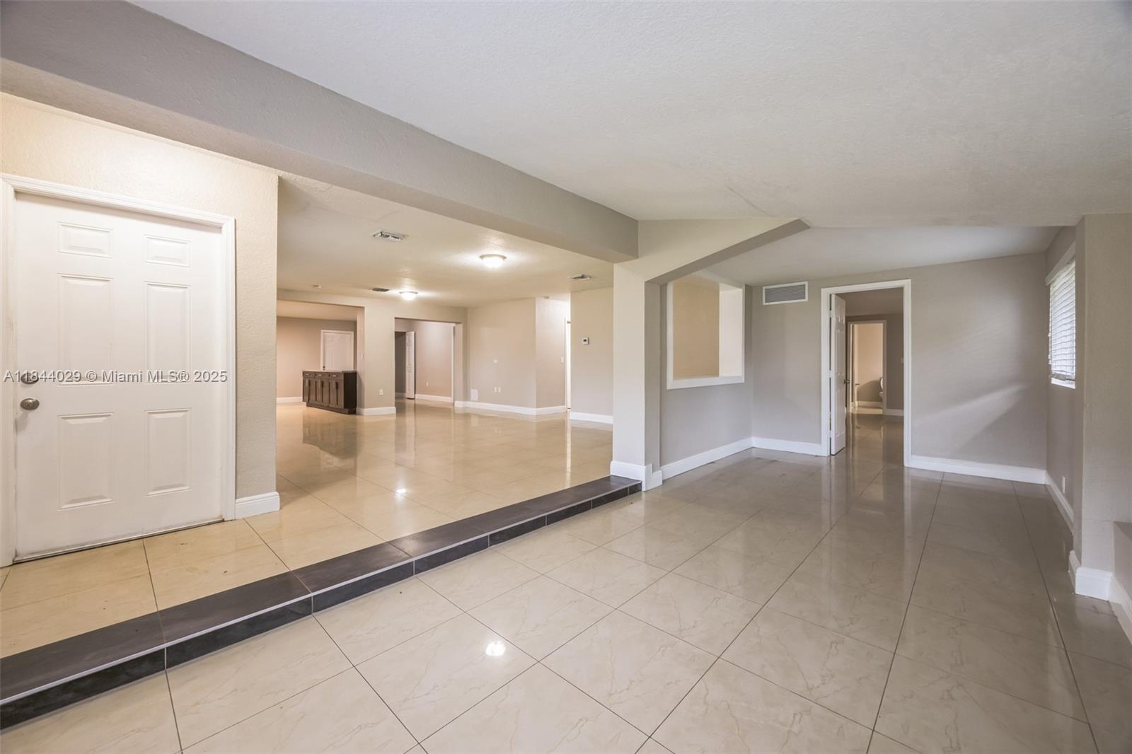 2041 Acapulco Dr, Miramar, FL, 33023/$642,000 4 2041 Acapulco Dr