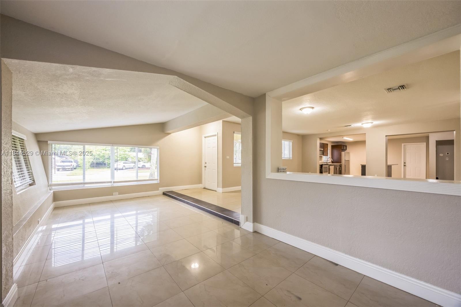 2041 Acapulco Dr, Miramar, FL, 33023/$642,000 3 2041 Acapulco Dr