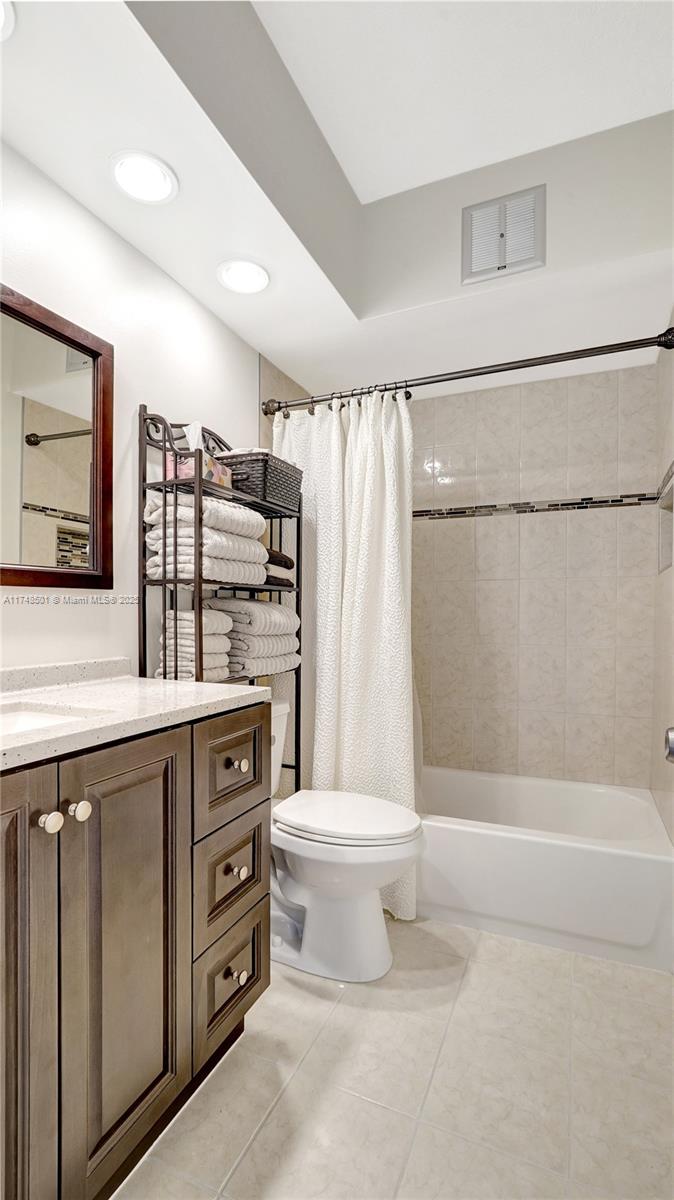 PARADISE HARBOUR APTS CO- - Residential