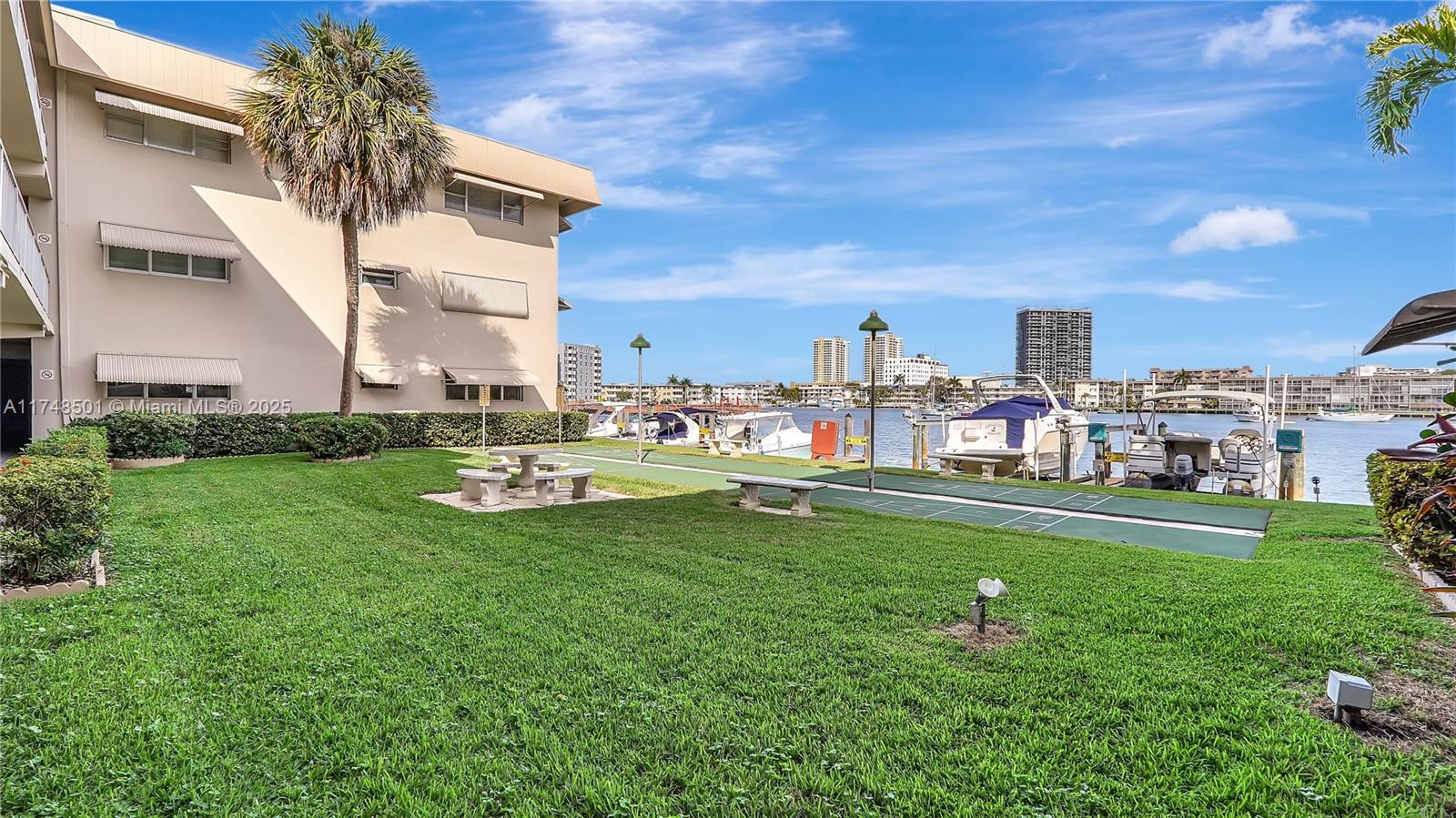 PARADISE HARBOUR APTS CO- - Residential