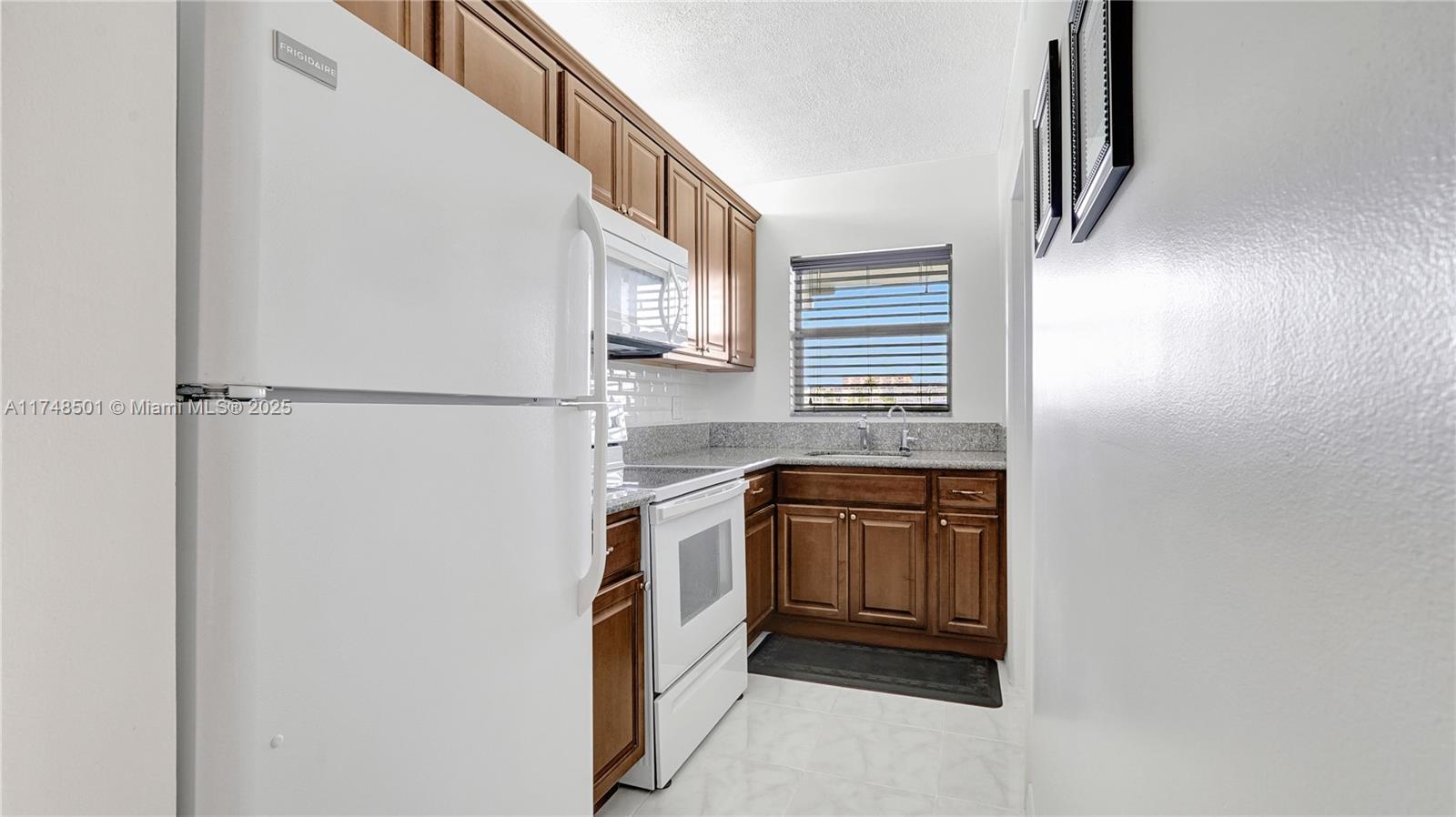 PARADISE HARBOUR APTS CO- - Residential