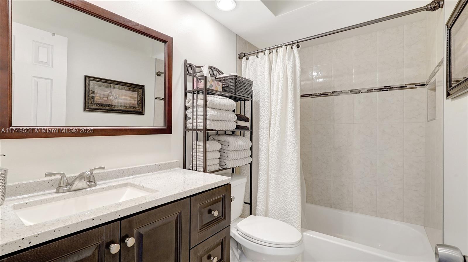 PARADISE HARBOUR APTS CO- - Residential