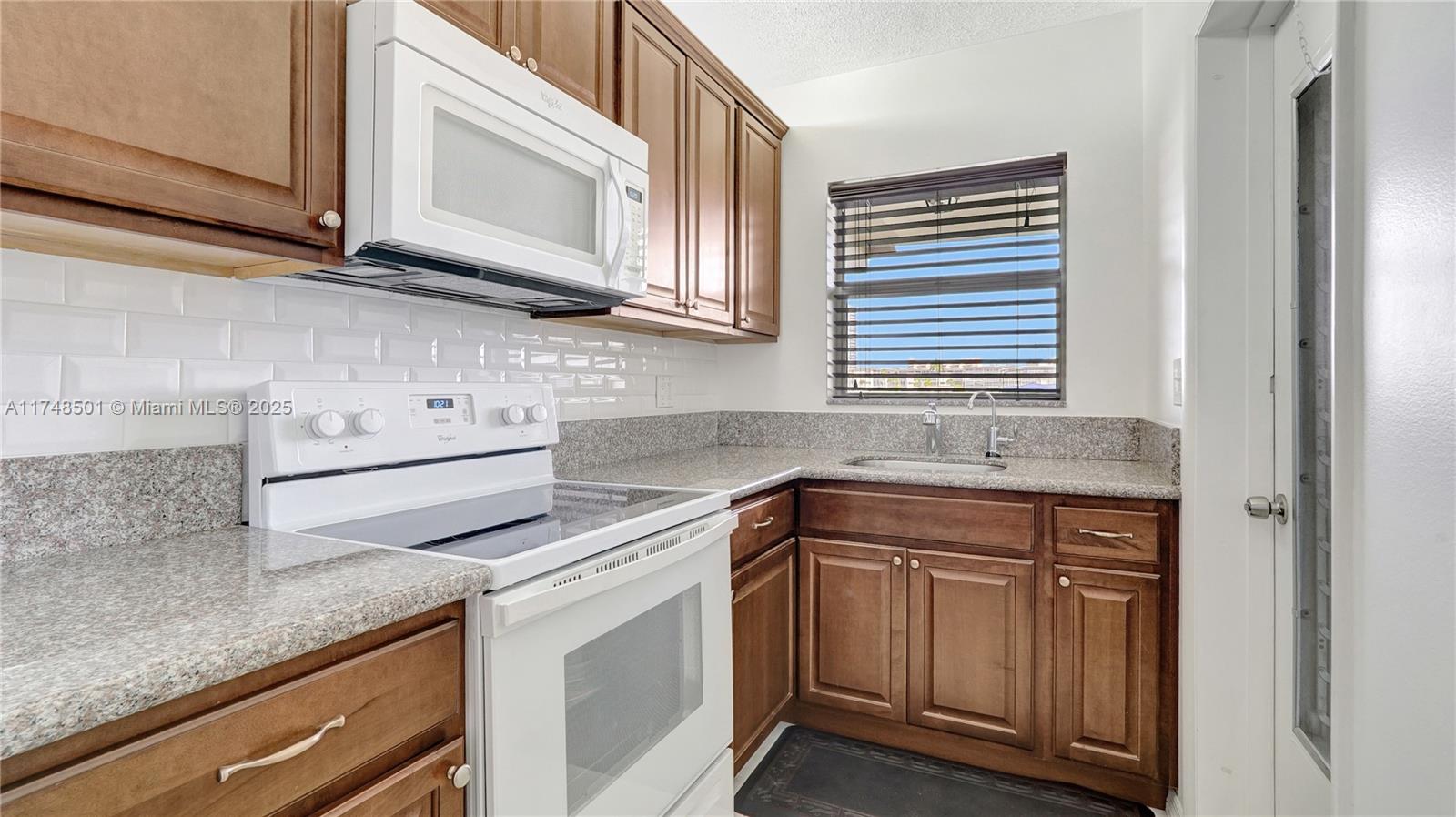 PARADISE HARBOUR APTS CO- - Residential