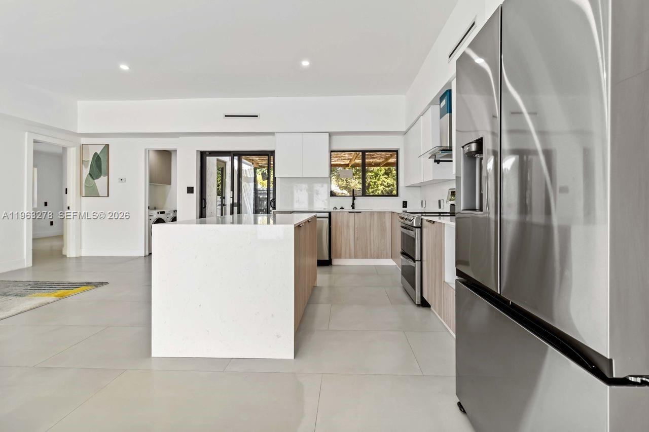 HALLANDALE HEIGHTS - Residential