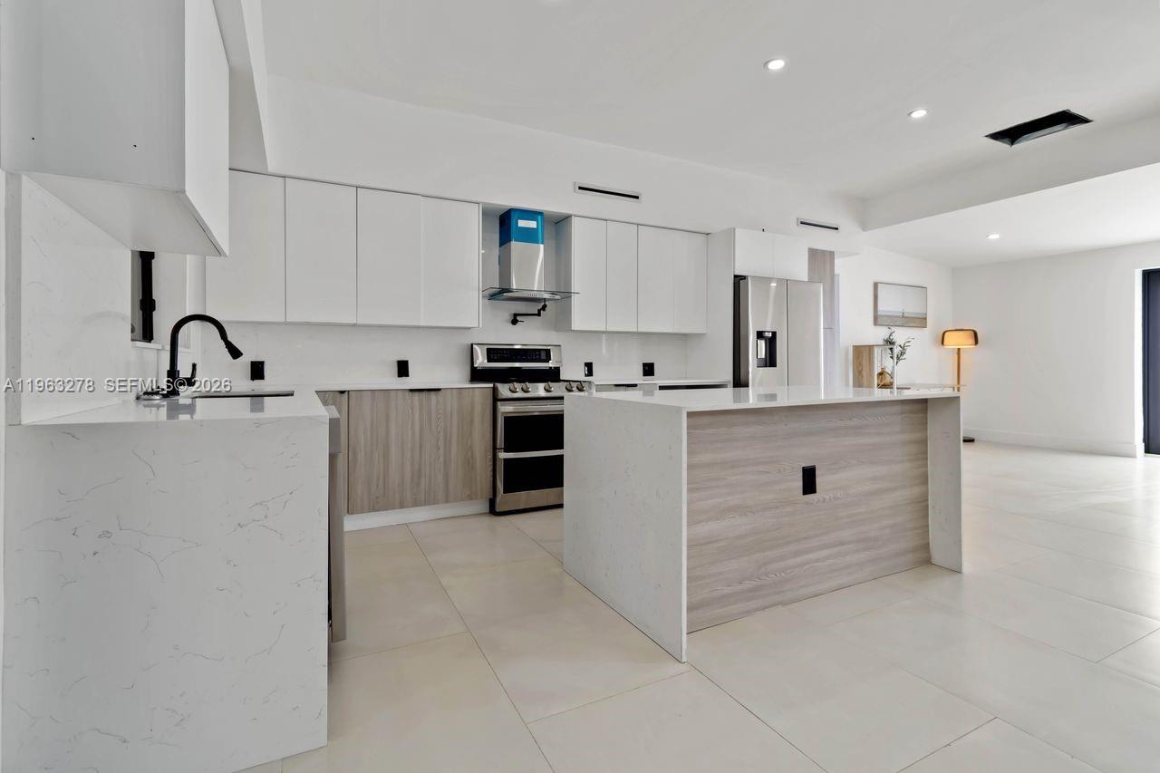 HALLANDALE HEIGHTS - Residential