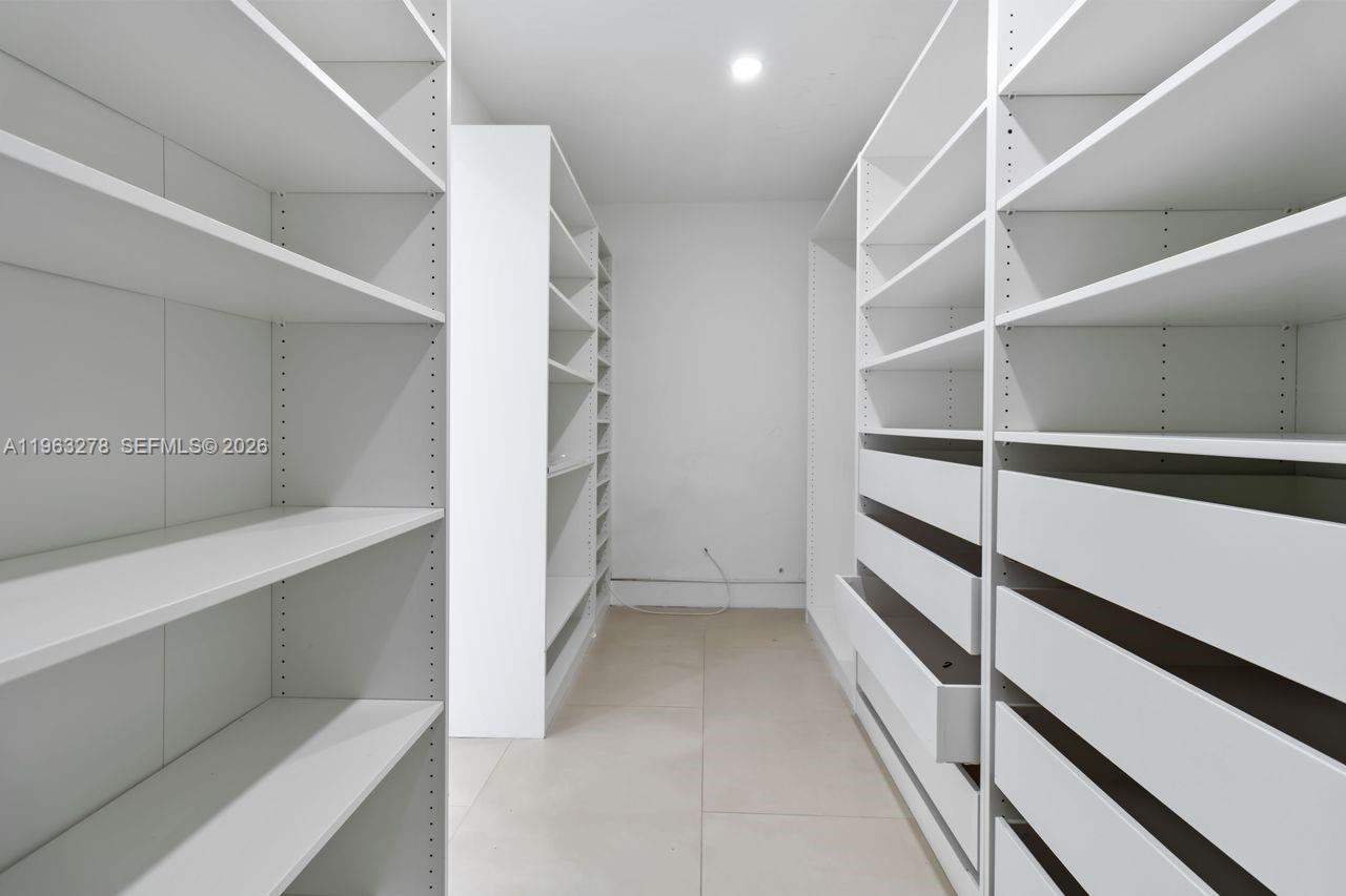 HALLANDALE HEIGHTS - Residential