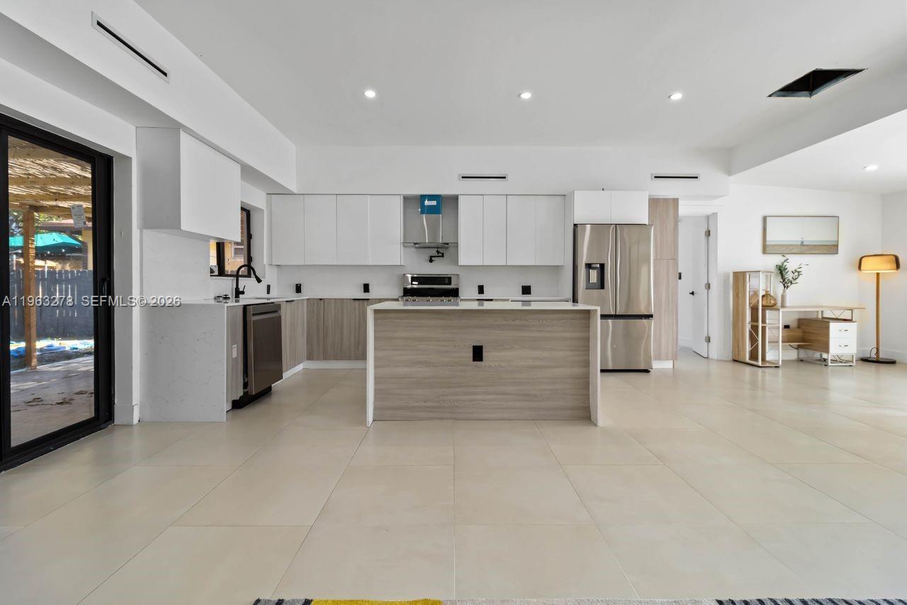 HALLANDALE HEIGHTS - Residential