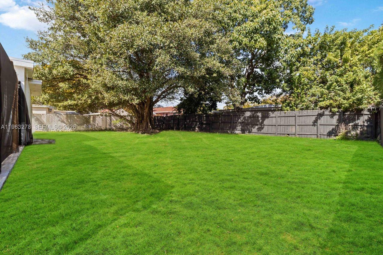 HALLANDALE HEIGHTS - Residential