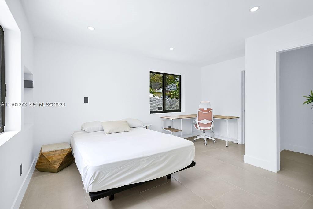 HALLANDALE HEIGHTS - Residential