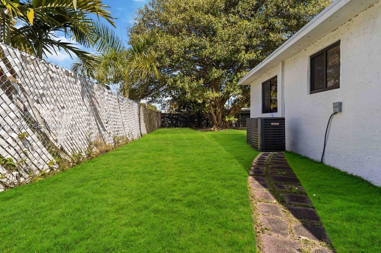 HALLANDALE HEIGHTS - Residential