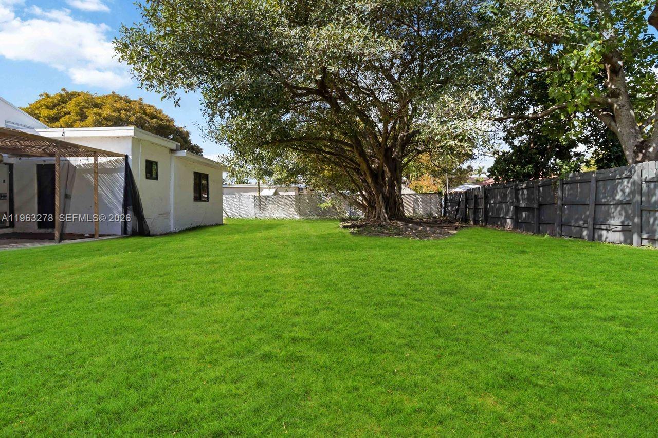 HALLANDALE HEIGHTS - Residential