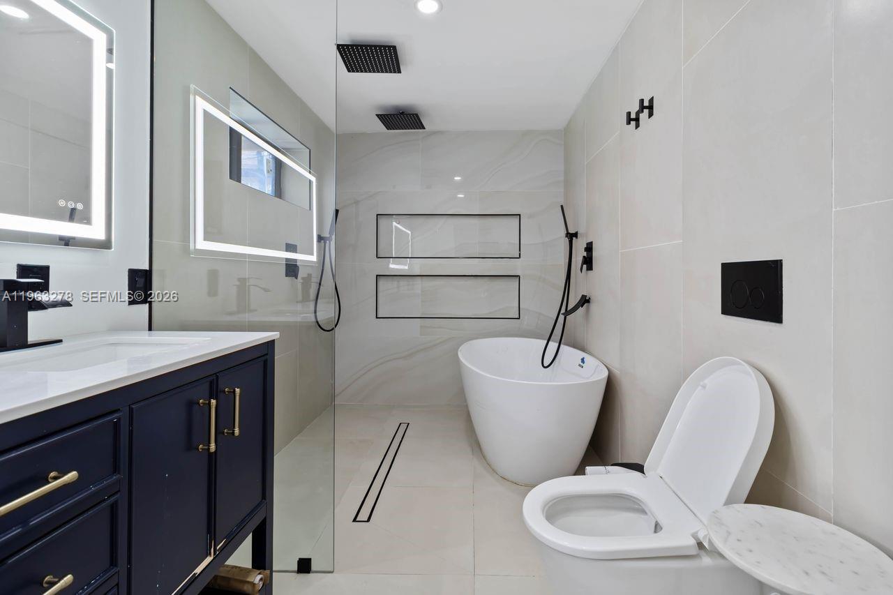 HALLANDALE HEIGHTS - Residential