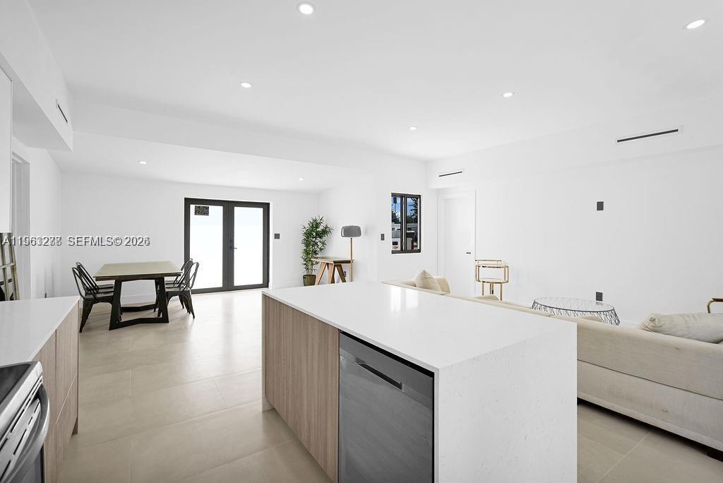 HALLANDALE HEIGHTS - Residential