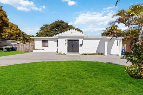 Photo of 221 NE 4th St, Hallandale Beach, FL 33009 (MLS # A11963278)