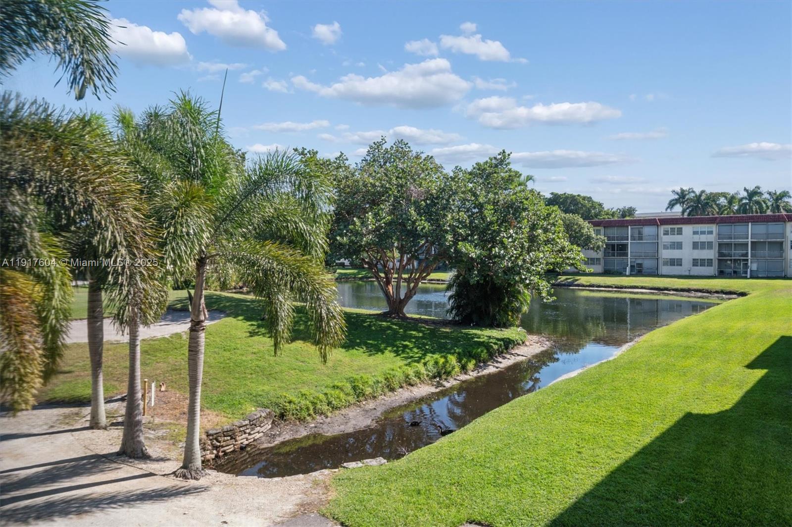 HOLLYBROOK GOLF AND - Residential