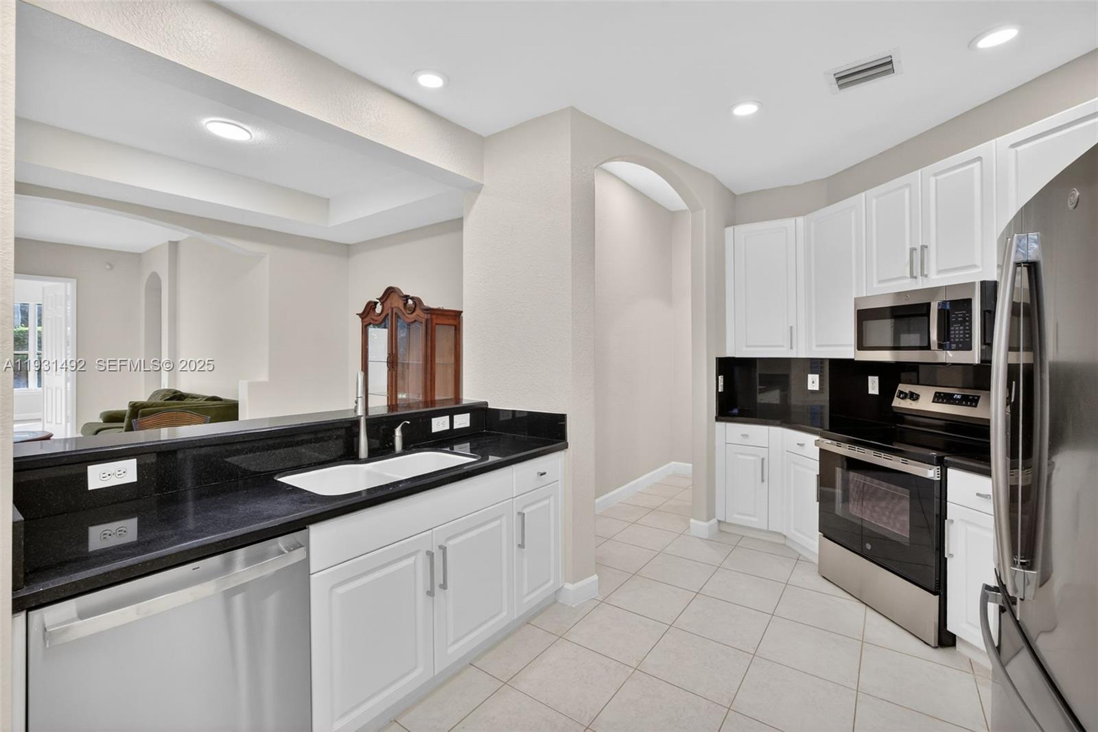 THREE ISLANDS 3RD SECTION - Residential Lease