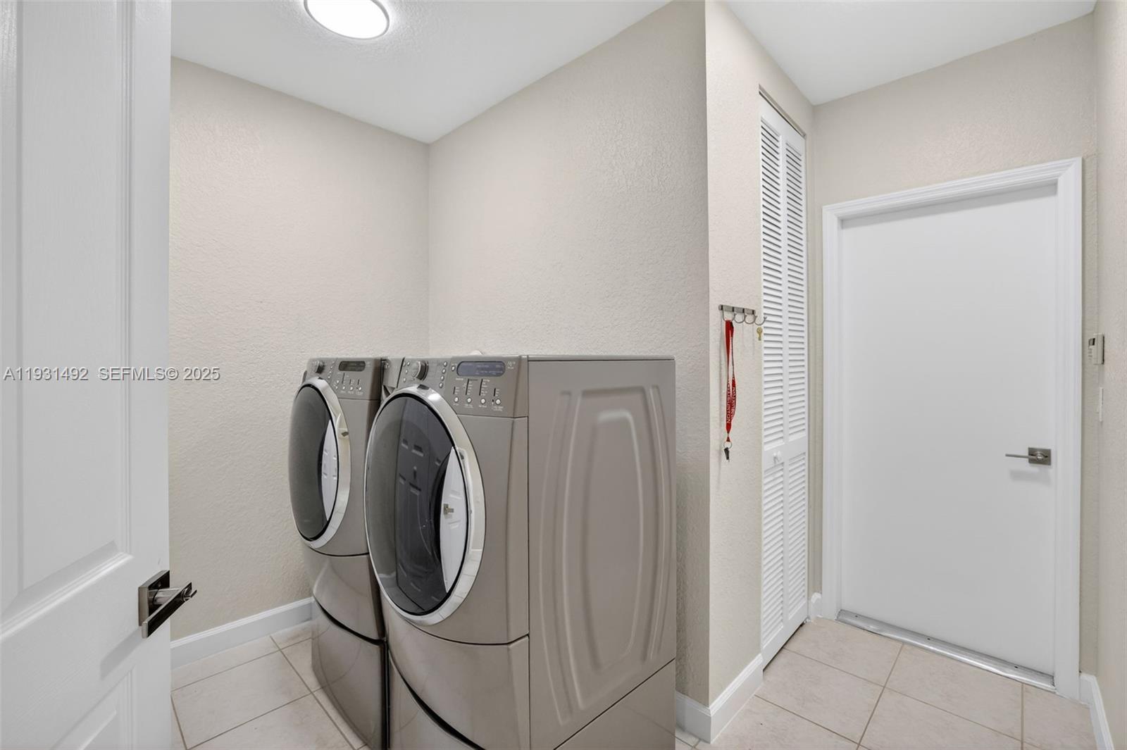 THREE ISLANDS 3RD SECTION - Residential Lease