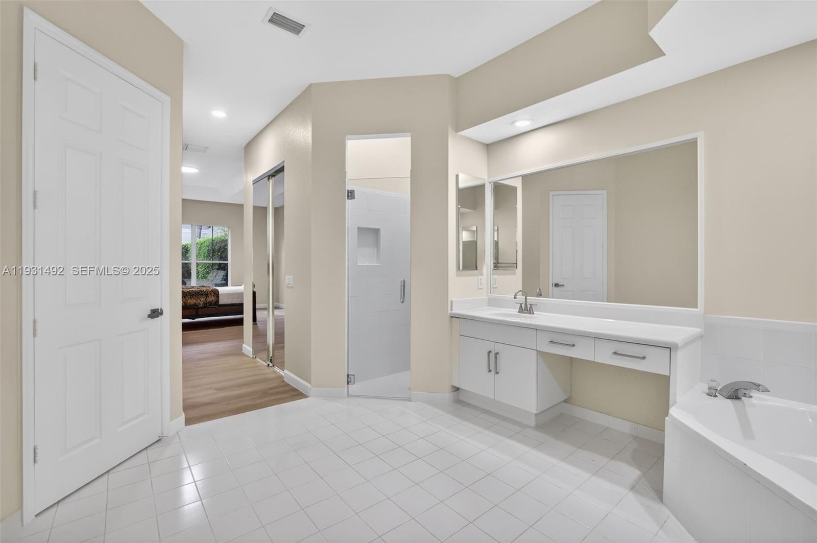 THREE ISLANDS 3RD SECTION - Residential Lease