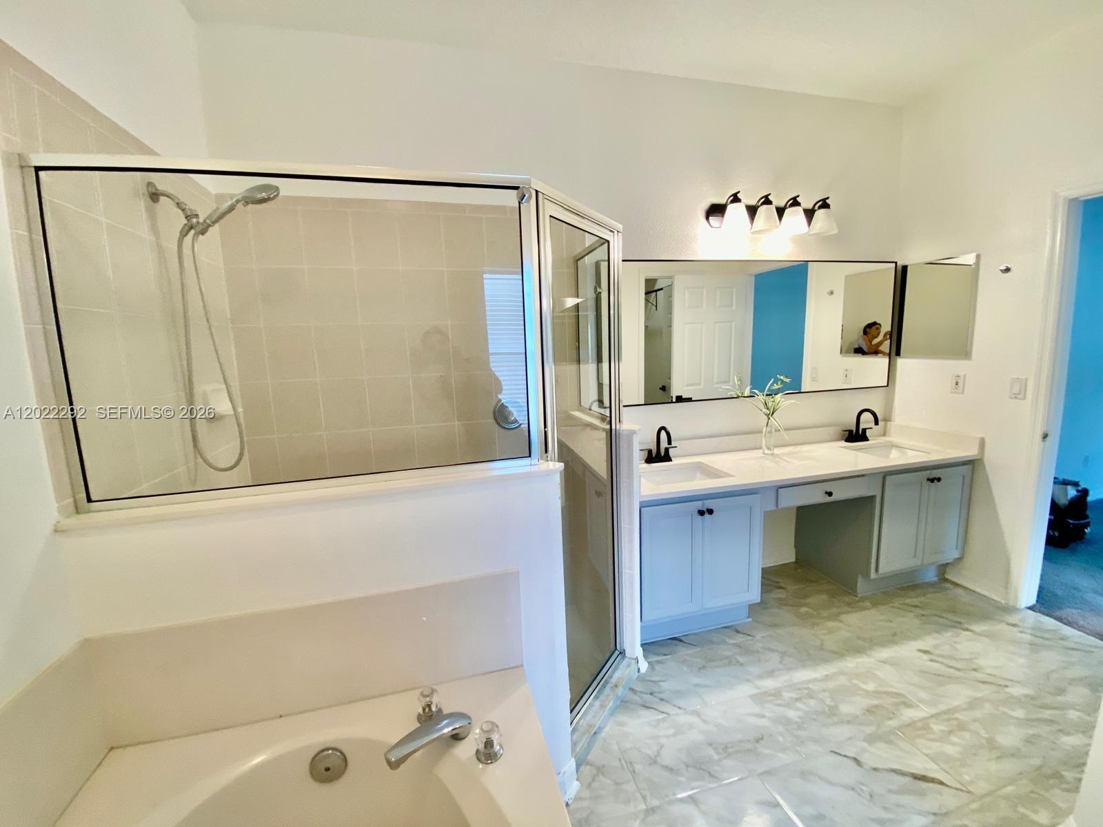 SOMERSET ESTATES COMMUNITY - Residential