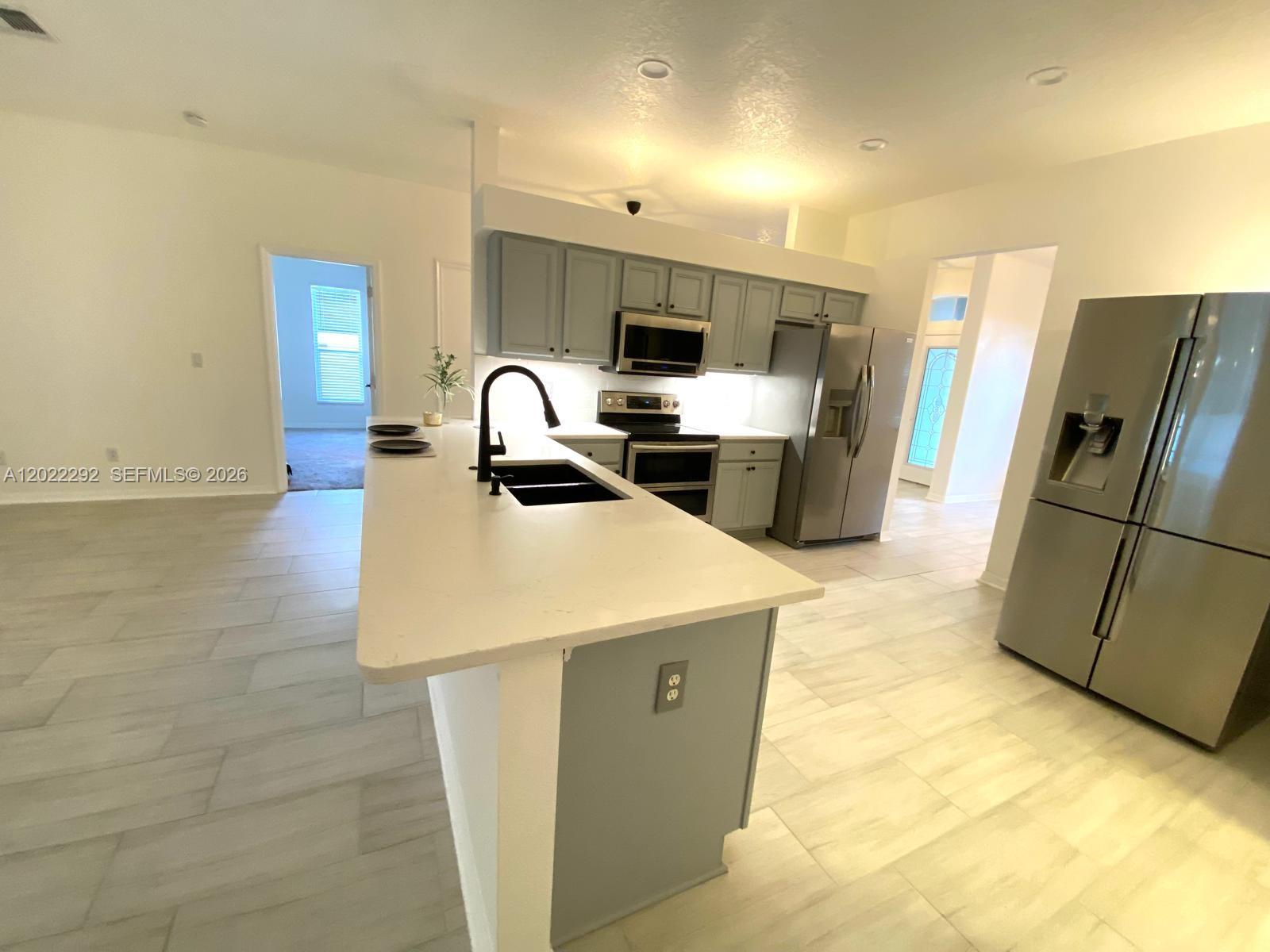 SOMERSET ESTATES COMMUNITY - Residential