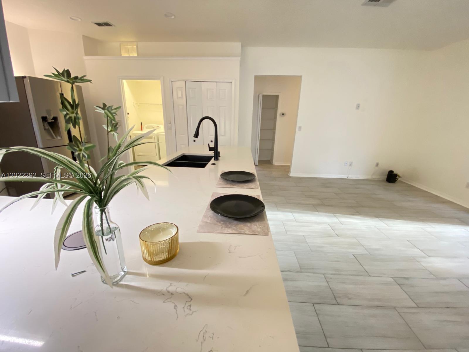 SOMERSET ESTATES COMMUNITY - Residential