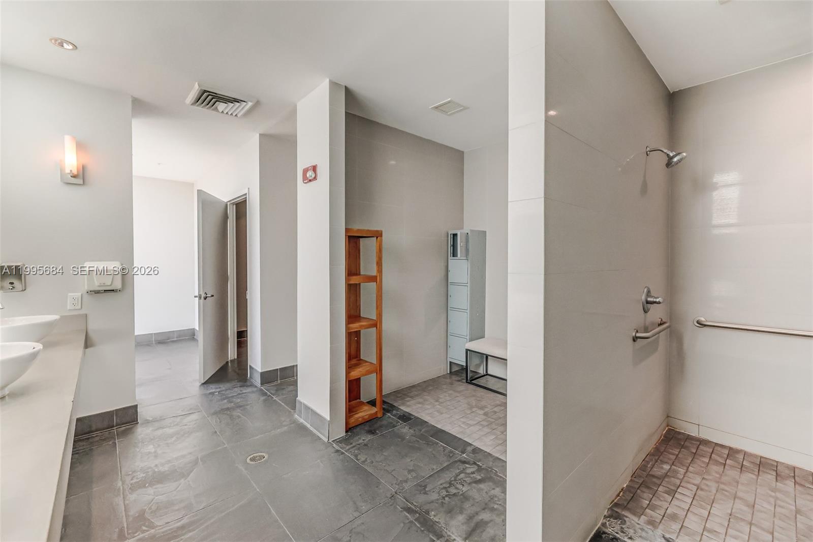 THE LOFT DOWNTOWN II COND - Residential