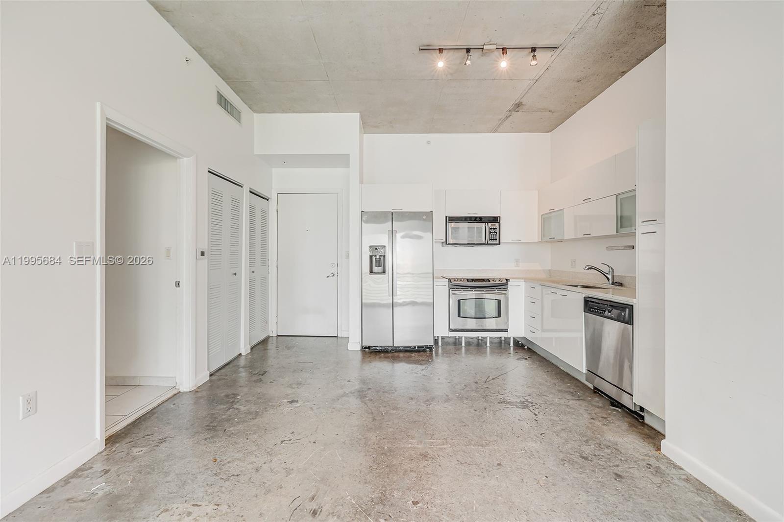 THE LOFT DOWNTOWN II COND - Residential