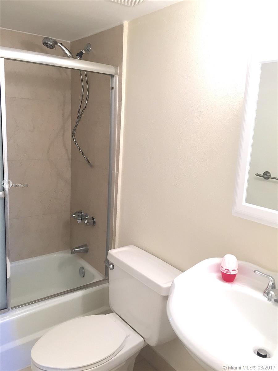 BAYVIEW PALMS CONDO - Residential Lease