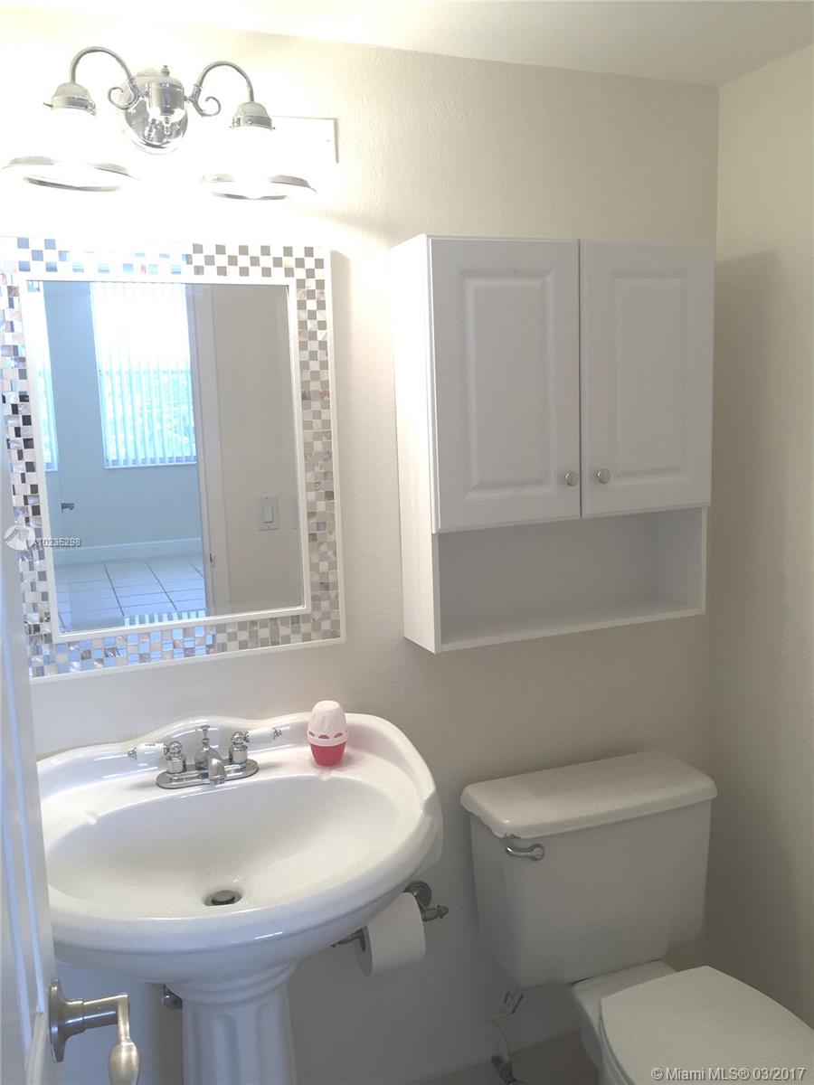 BAYVIEW PALMS CONDO - Residential Lease