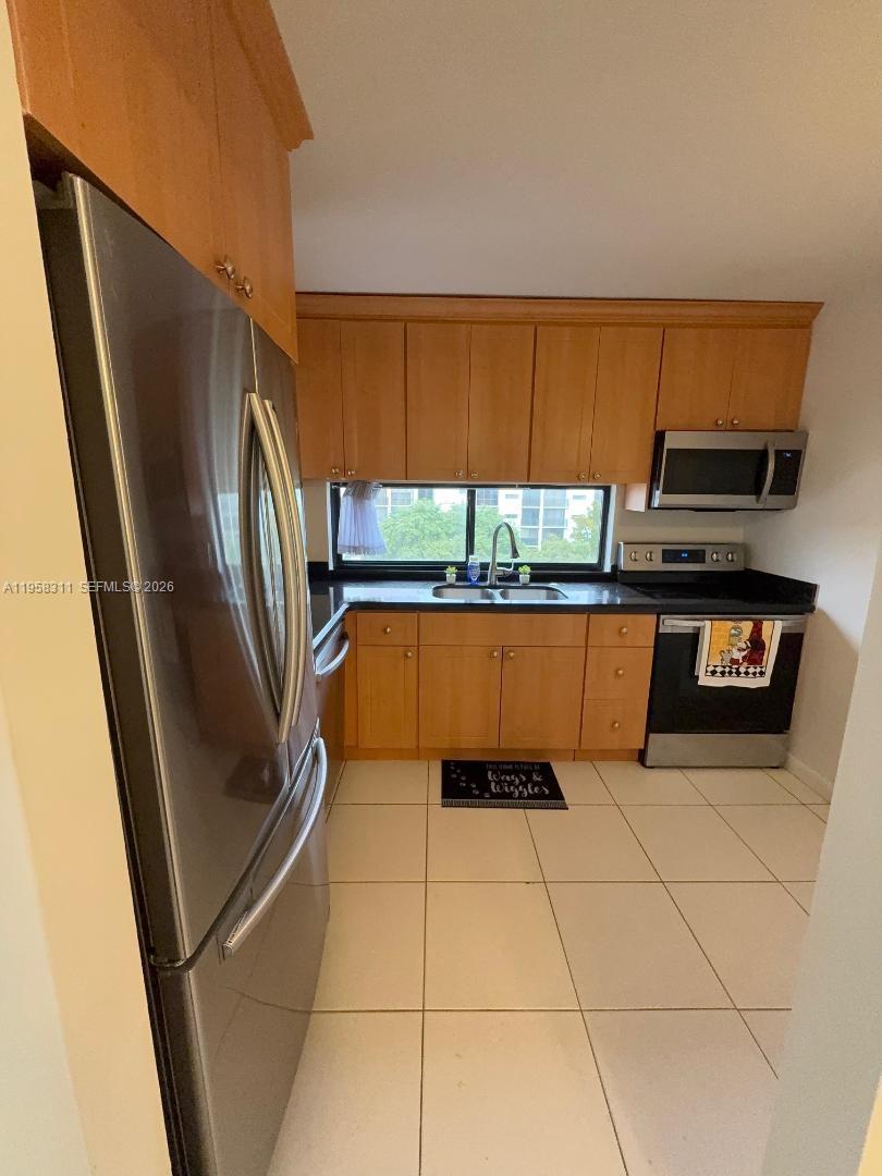 PLAZA OF AMERICAS CONDO P - Residential Lease