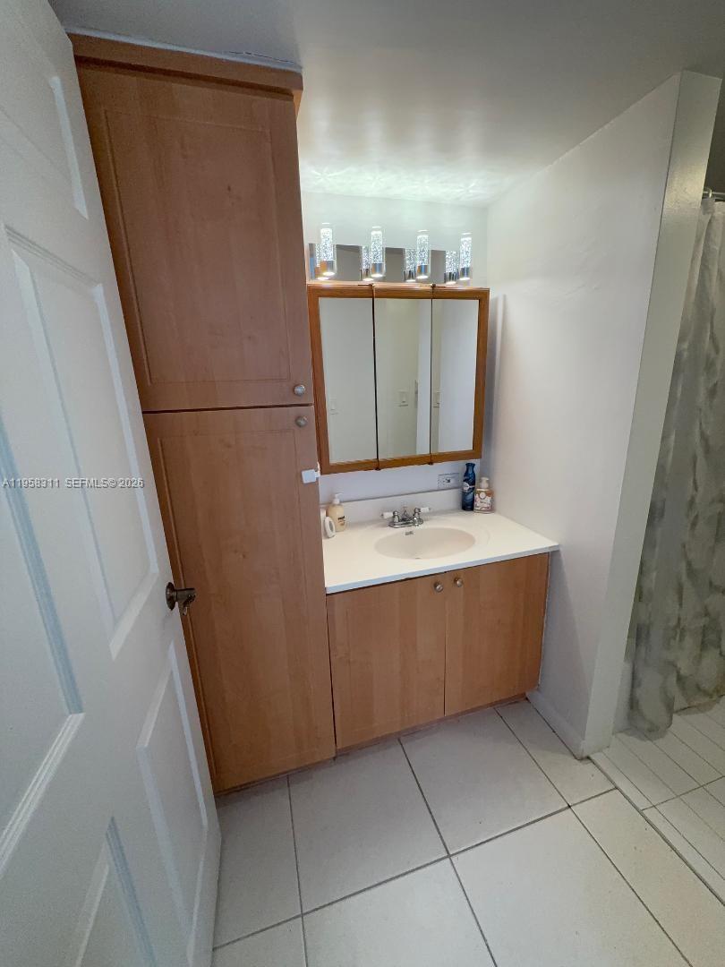 PLAZA OF AMERICAS CONDO P - Residential Lease