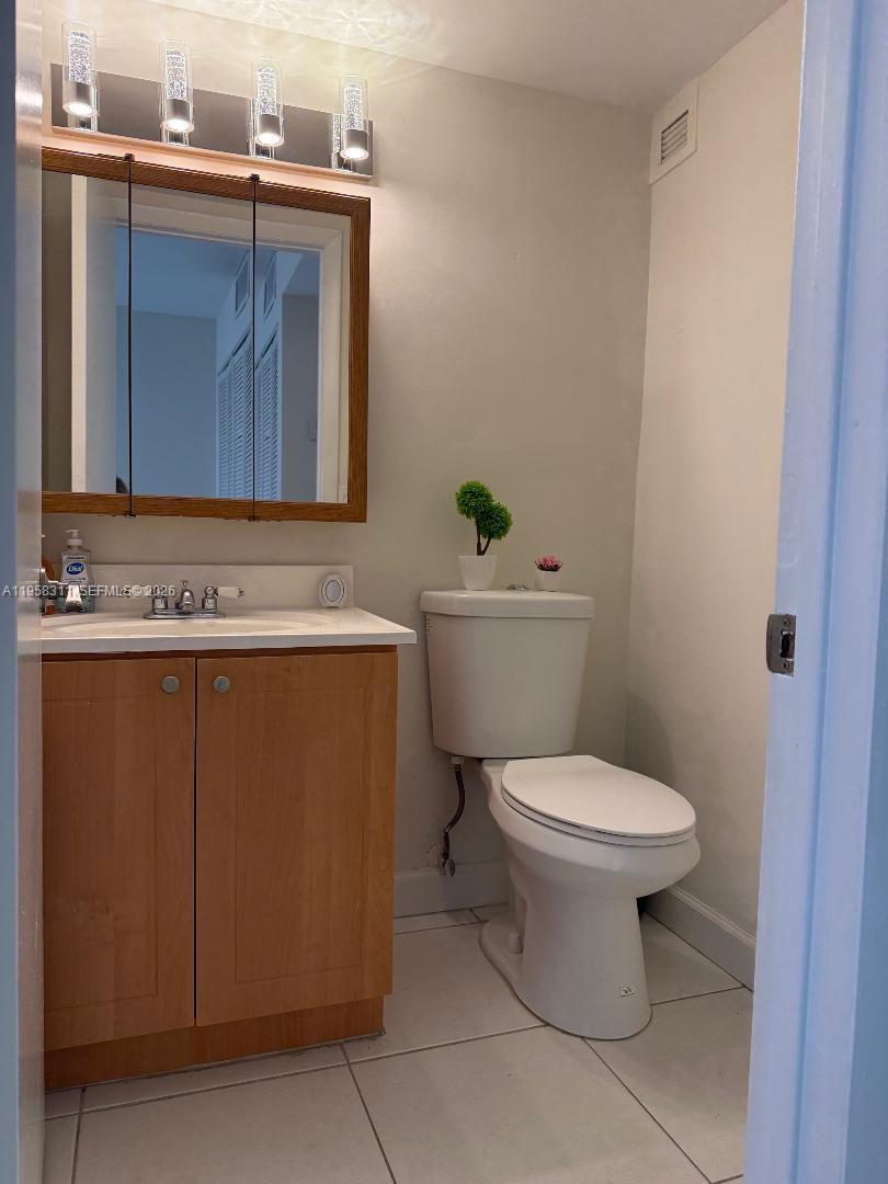 PLAZA OF AMERICAS CONDO P - Residential Lease