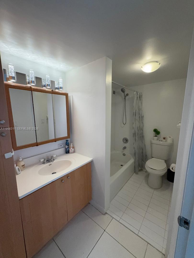 PLAZA OF AMERICAS CONDO P - Residential Lease