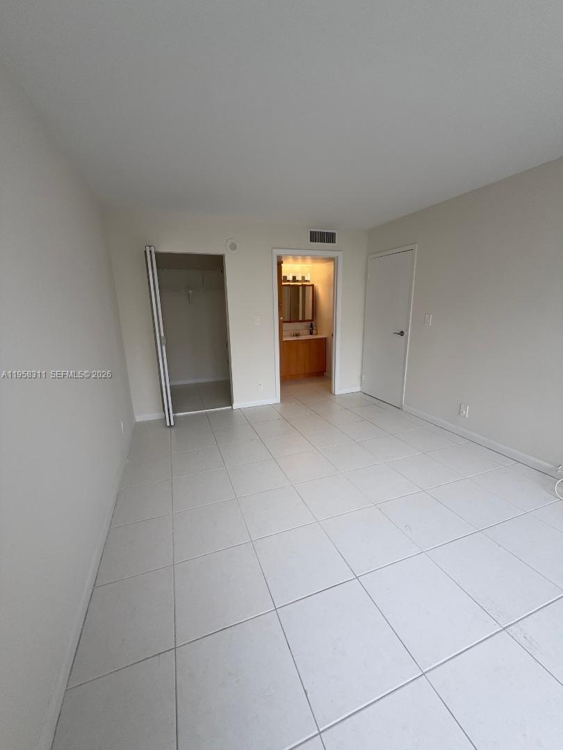 PLAZA OF AMERICAS CONDO P - Residential Lease