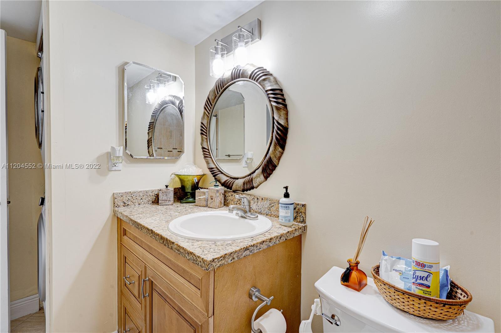 RACQUET CLUB VILLAGE APTS - Residential