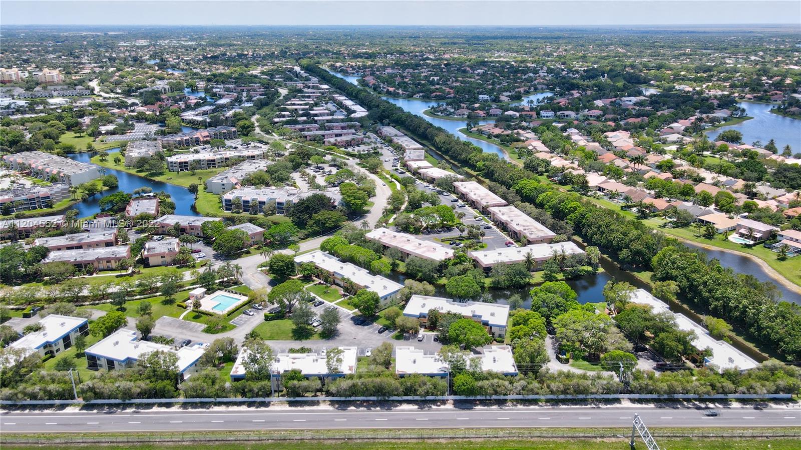 RACQUET CLUB VILLAGE APTS - Residential